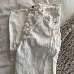 White Levi’s ribcage straight ankle jeans